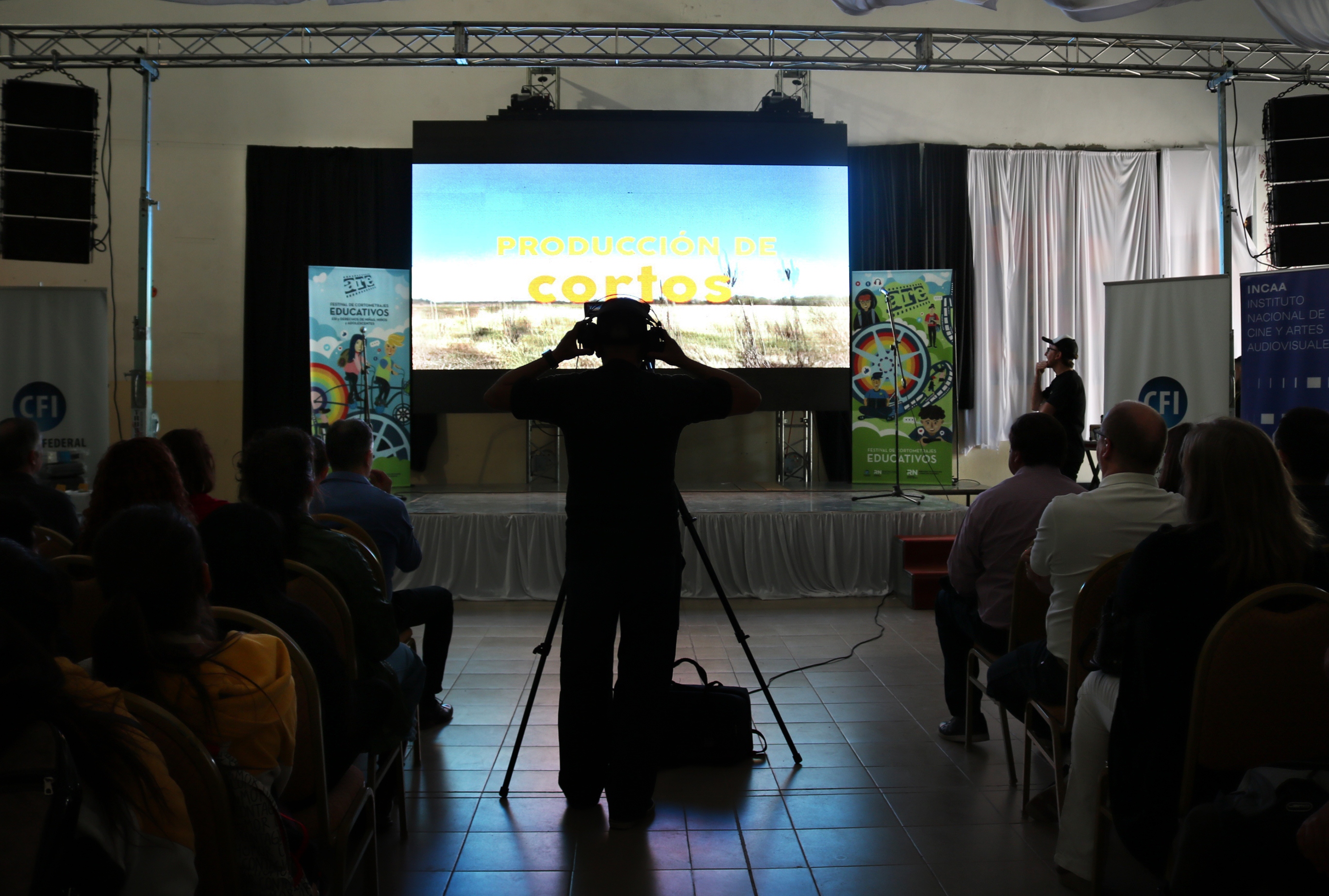 Foto archivo: Proyección de corto en Festival A Rodar Escuelas.